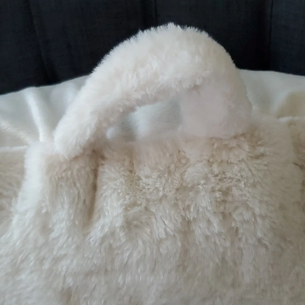 Ms Fur Bedrest/Ivory Back rest Pillow